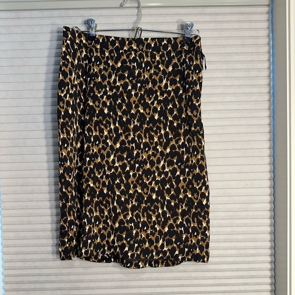 NWT Ann Taylor leopard print knee length skirt J-33